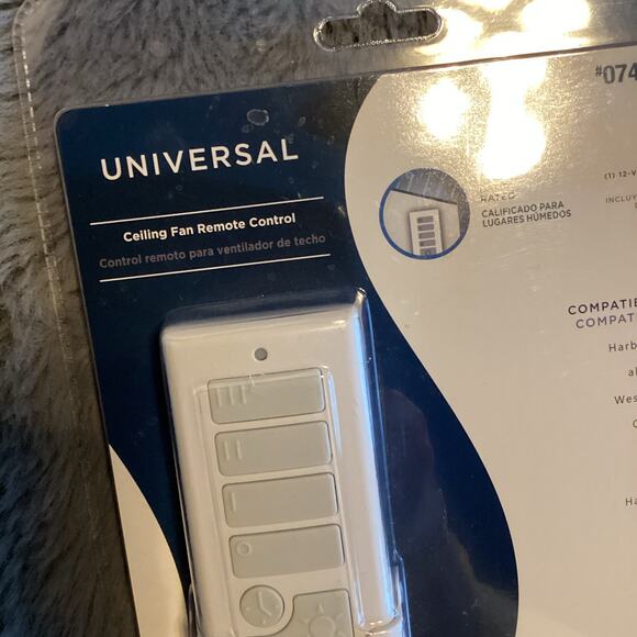 Harbor Breeze Universal Ceiling Fan/light Remote Control Wall Mount Kit #0745358 - Picture 4 of 5